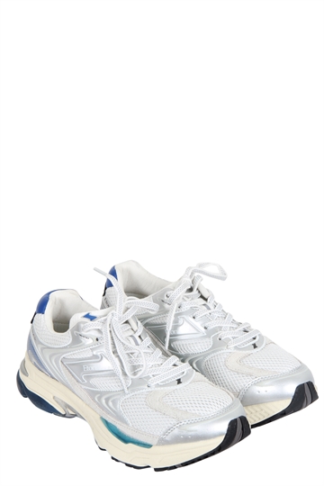 Etonic Evolution Saturn Alive